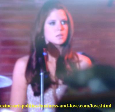 I Love a Mom with 3 Kids: Loren Tate (Brittany Underwood) singing for love in Hollywood Heights