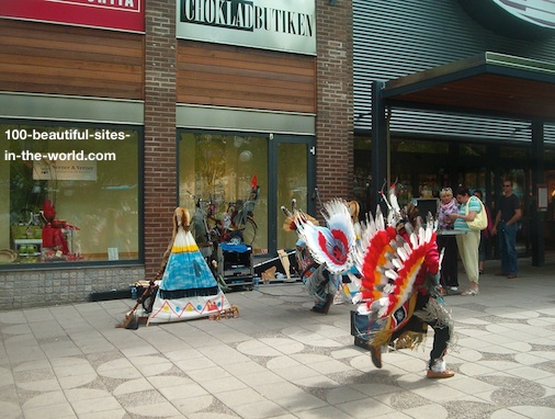 Orebro Walks in August stepping in the harmony of Native Americans folkloric music.